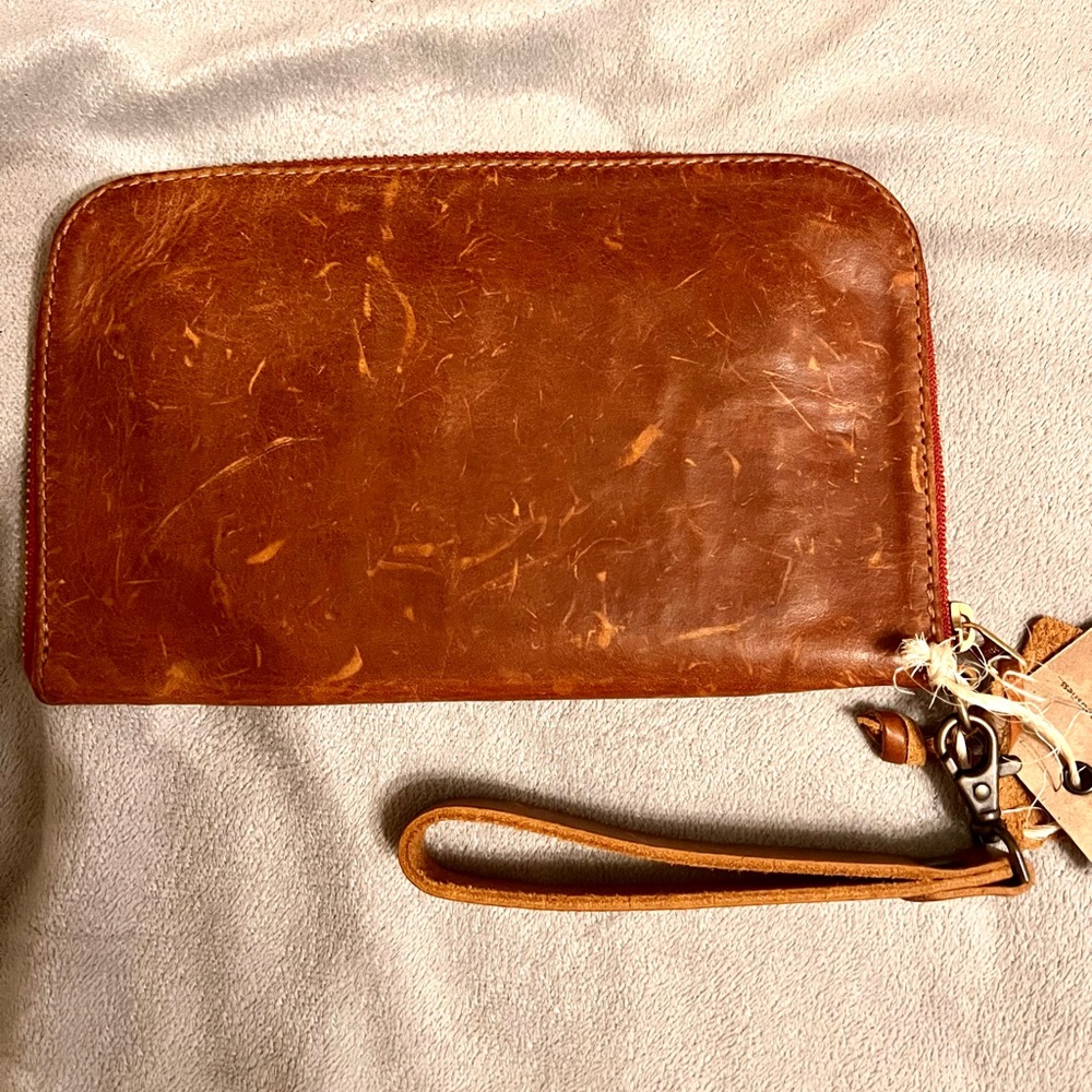 Oak River Wallet/Clutch Genuine Leather Distressed Brown NWT
